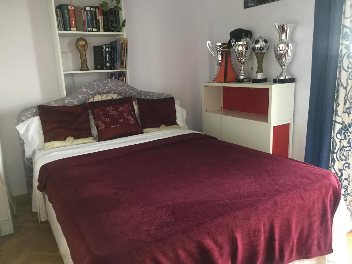 Habitacion Economica Tres Cantos Kültér fotó