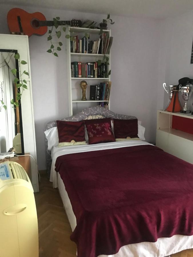 Habitacion Economica Tres Cantos Kültér fotó